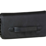 Clutch com picos, €15 (disponível em julho).