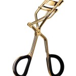 O revirador de pestanas, Original Eyelash Curler Golden, da Sephora , é uma ferramenta indispensável para pestanas va-va-voom! €16,50.