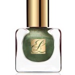 Verniz Pure Color Vivid Shine Nail Lacquer, na cor Metallic Green. €20,50