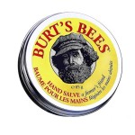 À base de óleo de amêndoas e cera de abelha, o bálsamo para mãos Hand Salve, da Burt’s Bees, é já um clássico nos cuidados para as mãos muito ‘castigadas’. 85 g, cerca de €10,95.