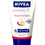 Cuide das mãos com o creme SOS Hand Balm Repair & Care, da Nivea, aplicando-o várias vezes por dia, massajando a pele. 50 ml. €3,49.