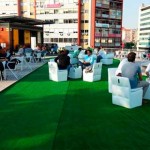 Terraço do Marquês, para desfrutar de um final de tarde animado ao som de DJ. Vale a pena provar as tostas em pão alentejano. Av. Sidónio Pais, 1, Parque Eduardo VII, Lisboa.