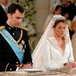 6ª Apesar de já ter sido casada anteriormente pelo Registo Civil, Letizia e Felipe realizaram o matrimónio pela Igreja Católica.