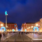 Place Massena de noite. Créditos: Office du Tourisme et des Congrès de Nice.