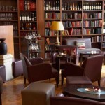 A sala de refeições do The Cinnamon Club, em Londres, que tem como cenário a antiga Biblioteca de Westminster.