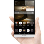 Huawei-Ascend-Mate7_Single_Gray-Front-Face-Hand_Hi-res