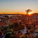 A vista de Lisboa de um rooftop.