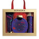 O coffret de banho da linha Bath Party, da Sephora: com exfoliante corporal (140 ml), gel de duche (260 ml) e leite corporal (190 ml). €17,90.