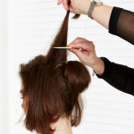 Passo 3 – Ripe a parte da frente do cabelo para lhe dar volume, concentrando-se na zona do topo da cabeça, para lhe dar altura.