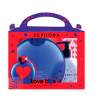Sephora, Love Box Blue Lilac: este coffret traz uma espuma de banho (260 ml), que pode personalizar com os autocolantes incluídos, um creme para lavar as mãos (250 ml) e um puff de banho, €15,95.