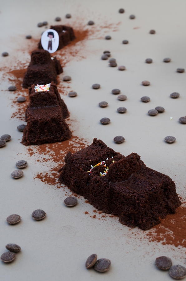Mini bolos carrinho de chocolate recheados de brigadeiro tradicional_Conjunto de 4_22€
