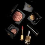 Coleção limitada Les Chînes d'Or de Chanel - blush iluminador, €60, sombra para pálpebras Ombre Première Poudre (4 tons), €33, batom Rouge Allure ( 4 tons), €37 e verniz, €26, Chanel