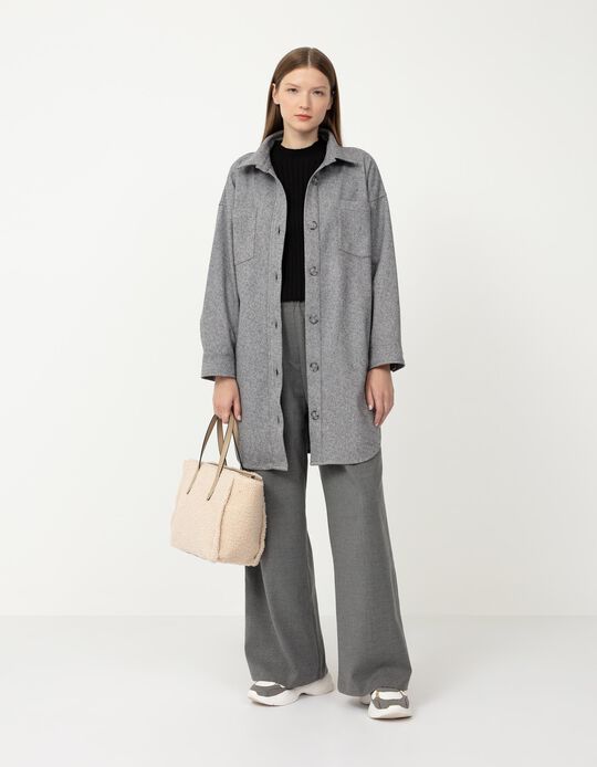 Sobrecamisa: peça versátil e cómoda que faz perfeitamente a vez de um casaco (€39,99) MO