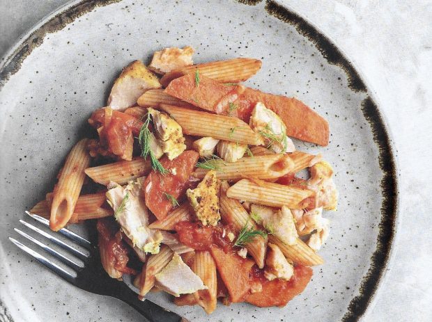 Salmão com legumes e massinha