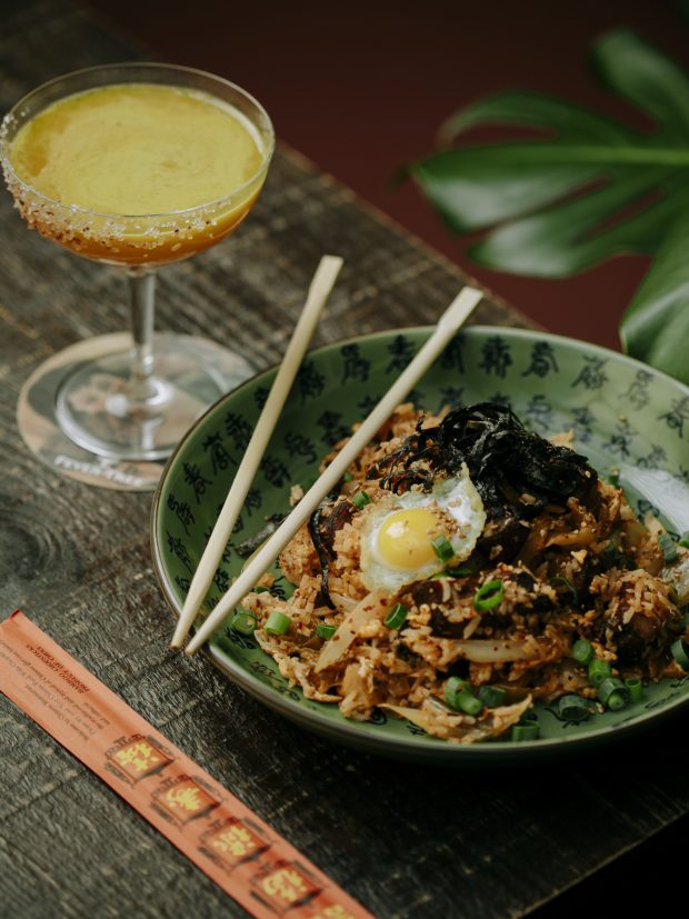 ARROZ FRITO DE KIMCHI COM BARRIGA DE PORCO