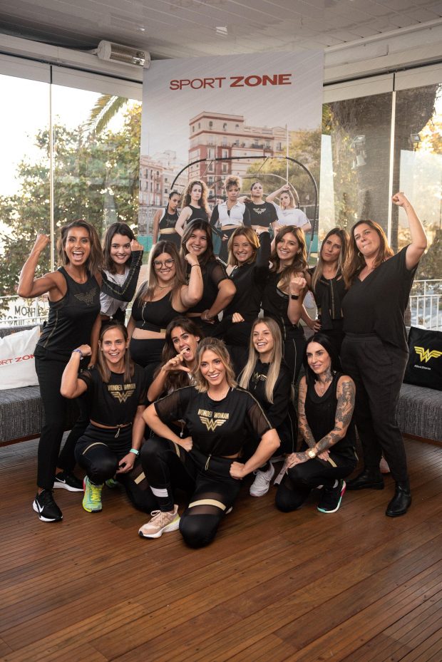 As convidadas com a embaixadora, Joana Sequeira, e a Sofia Castro Fernandes