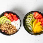 Bowls de Iogurte, Granola e Fruta. © The Foodies Club 2021