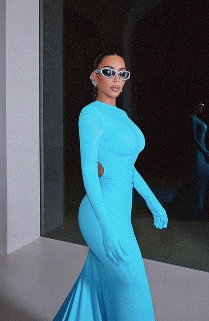 Screenshot 2022-04-11 at 15-04-57 Kim Kardashian (@kimkardashian) • fotos e vídeos do Instagram