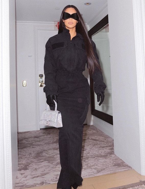 Screenshot 2022-04-11 at 15-22-28 Kim Kardashian (@kimkardashian) • fotos e vídeos do Instagram