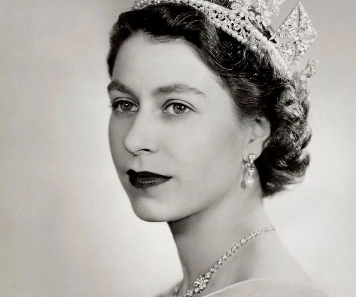 10 dos melhores looks da rainha Isabel II no seu aniversário – LuxWOMAN