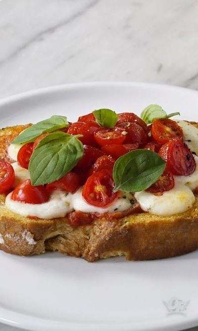 Bruschettas de tomate e manjericão em pão de Rio Maior