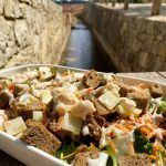 Salada de Frango com Croutons de Pão Escuro com Sementes de Rio Maior