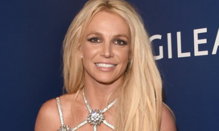 Screenshot 2023-07-13 at 10-10-33 Britney Spears Rocks a Yellow Bikini in Hawaii.jpg (imagem JPEG 728 × 1080 pixeis) - Redimensionado (69%)