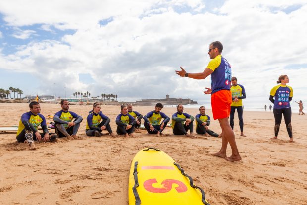 Projeto Surf & Rescue em Cascais. Créditos: Janna Nadjejda Guichet