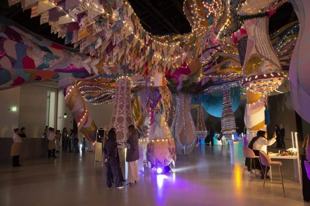 A escultura têxtil Valkyrie Octopus criada por Joana Vasconcelos em 2015