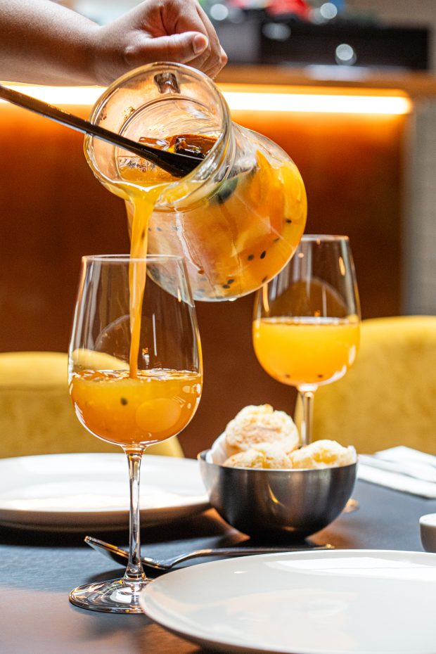 Sangria de Espumante e Maracujá