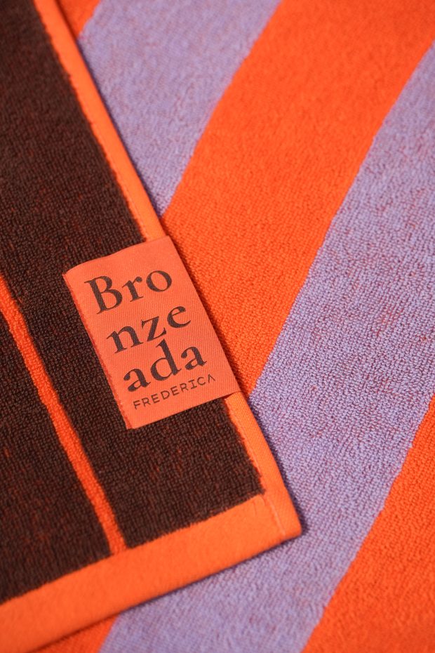 torres-novas-reversible-beach-towels-vertical-stripes-frederica-bronzeada-7
