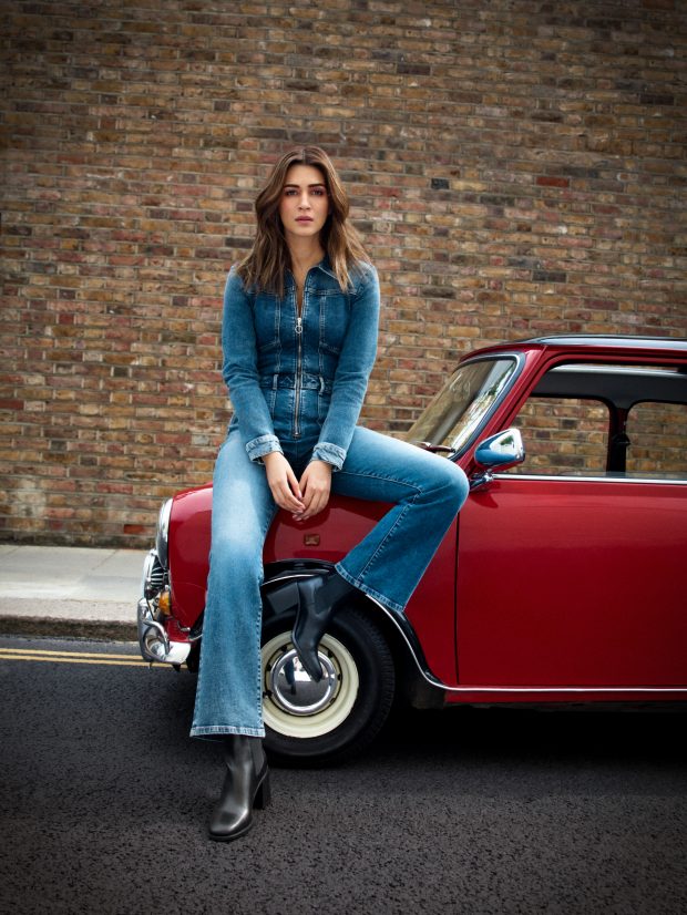 PJL_AW24_DENIM_SH02_0155_sRGB_300DPI_Denim