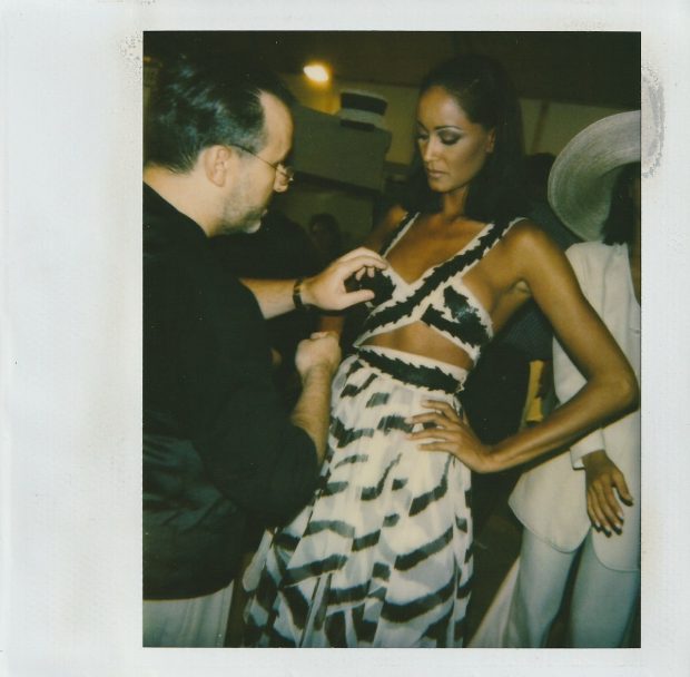 Polaroides do backstage dos desfile da coleção primavera-verão 1993. © Archivo Pedro del Hierro (Diego Santos Vivero)