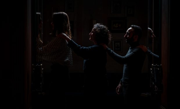 A entrada e saída da sala é feita desta forma