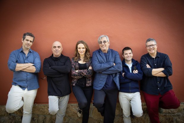 No centro, Sofia Hoffmann ao lado de Ivan Lins Créditos: Alfredo Matos