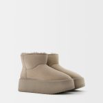 Botins plataforma forro pelo, Bershka, €17,99