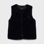 Colete de efeito de pelo, Stradivarius, €19,99