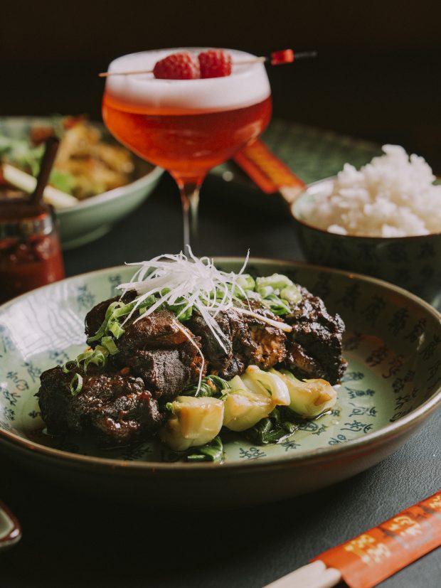 Piano de Porco Braseado com Pak Choi acompanhado de Arroz de Jasmim 