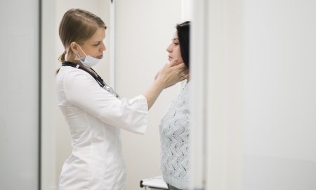 medica-tiro-medico-verificar-paciente